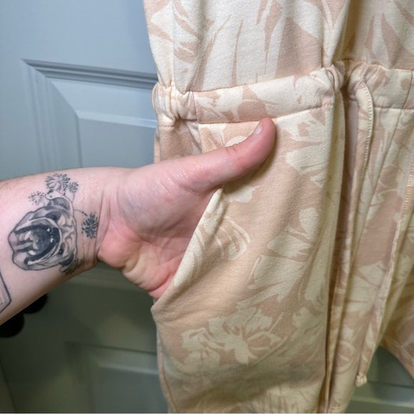 Cato Tan/Beige Scoop Neck Short Sleeve Knit Romper size M - Picture 7 of 10